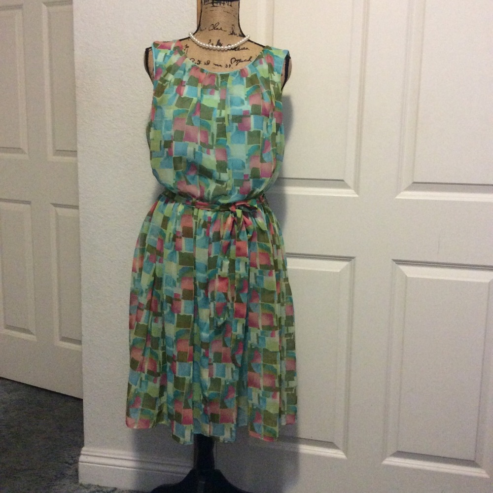 Cute dress.